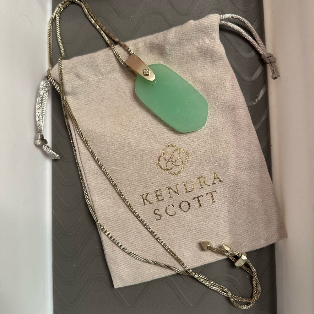 Kendra Scott necklace
